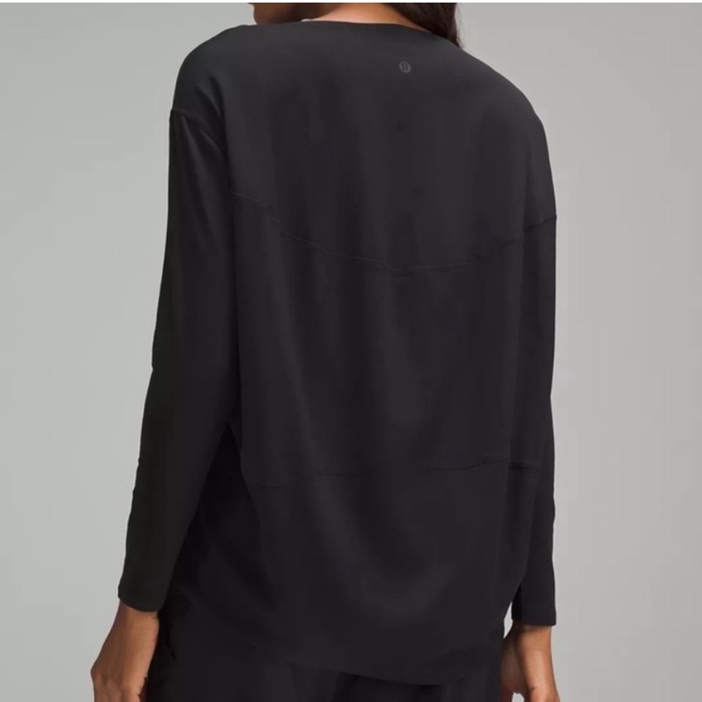 Lululemon Back in Action Top Size 8 / 10 Black Long Sleeve